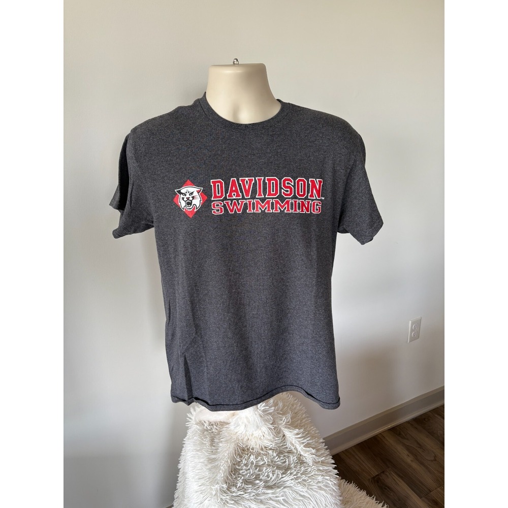 THE GAME DAVIDSON COLLEGE SWIMMING MENS T SHIRT SIZE MEDIUM‎ DARK GRAY